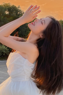 逆光飞翔